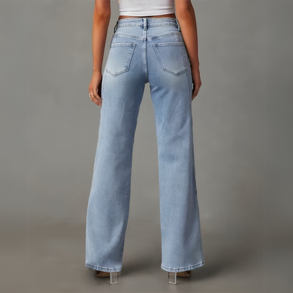 Snygga utsvängda jeans för kvinnor